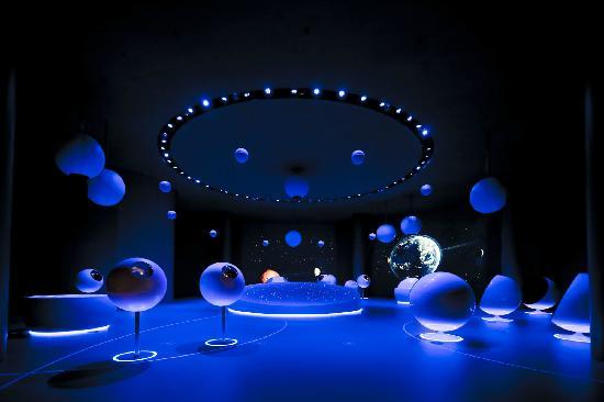 Projection screen and immersive environment inspiration