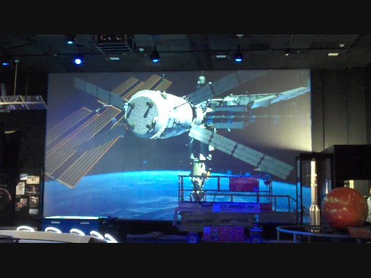 Paint On Screen projection installation